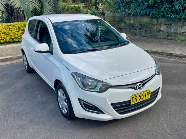 Hyundai i20 for sale in Sydney - White 2014 model - photo shows the front driver side shot from a low angle